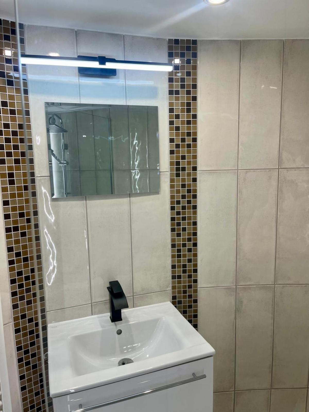 Kalvaria With Balcony, Free Parking And Ac Budapeszt Zewnętrze zdjęcie